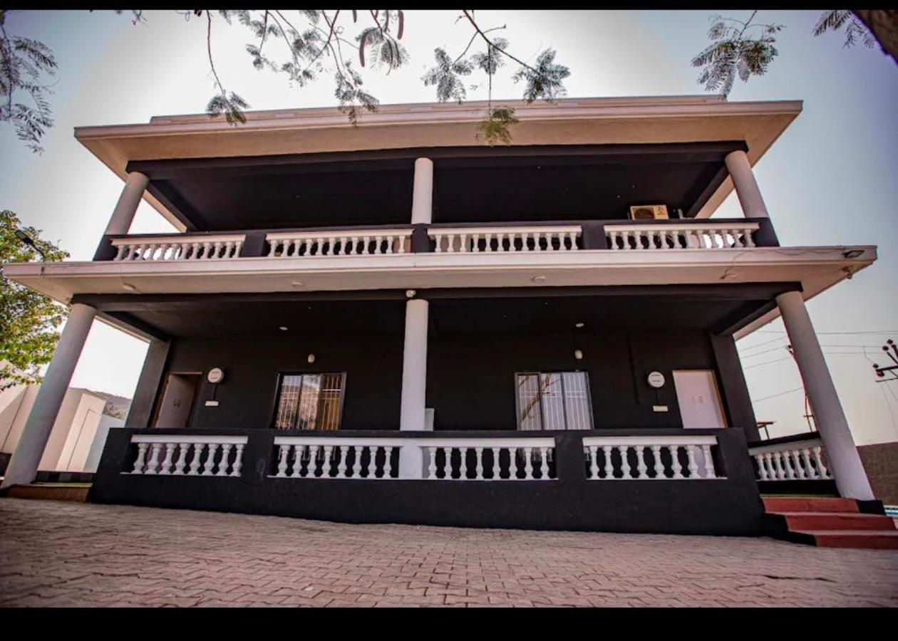 Empyrean Stay Ll 3Bhk Ll Black Horse Villa Ll Ac Ll Private Pool Ll Wifi II Lux Ll Lonavala Bagian luar foto